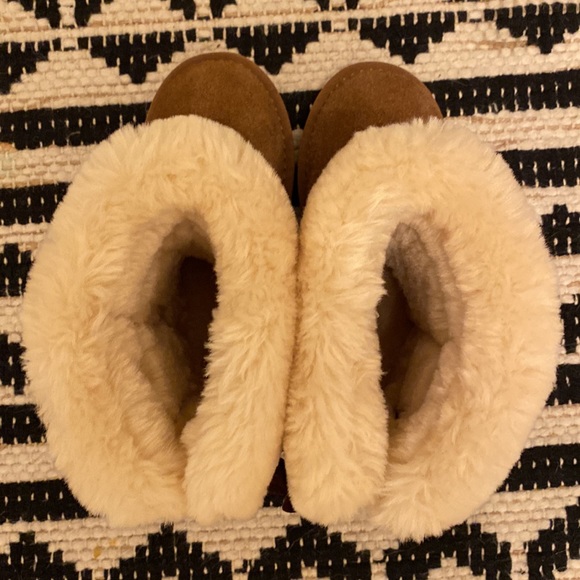 Beautiful brand new plush L.A.M.B shearling boots size 2 better than Uggs WARM - Picture 5 of 5